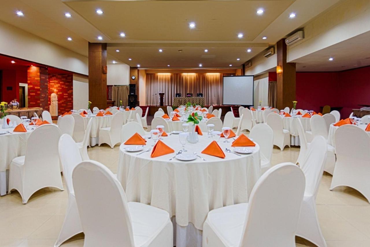 Hotel Montana Malang Extérieur photo