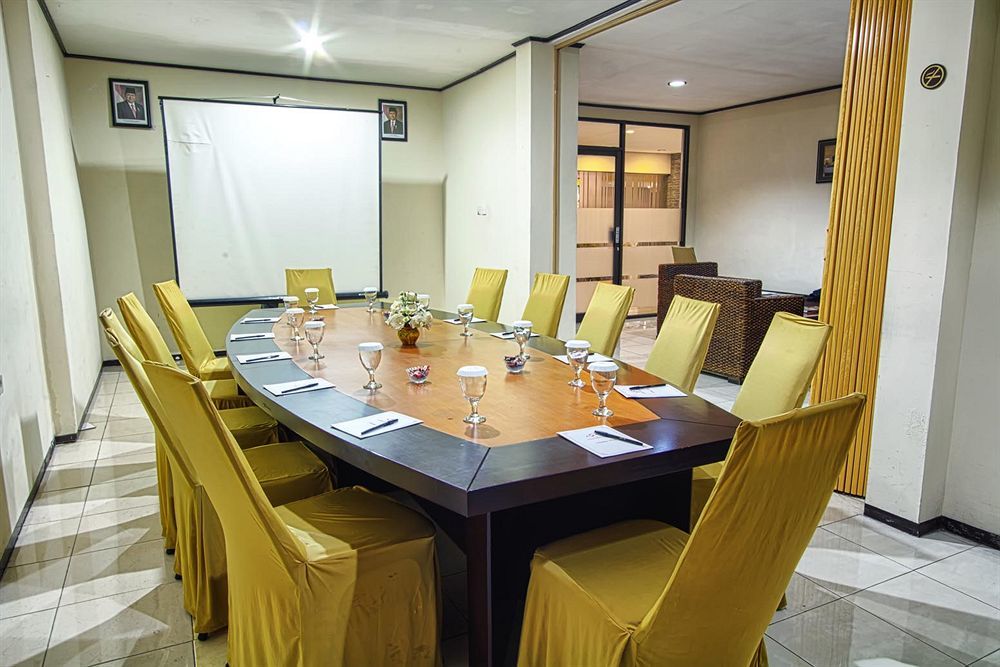 Hotel Montana Malang Extérieur photo