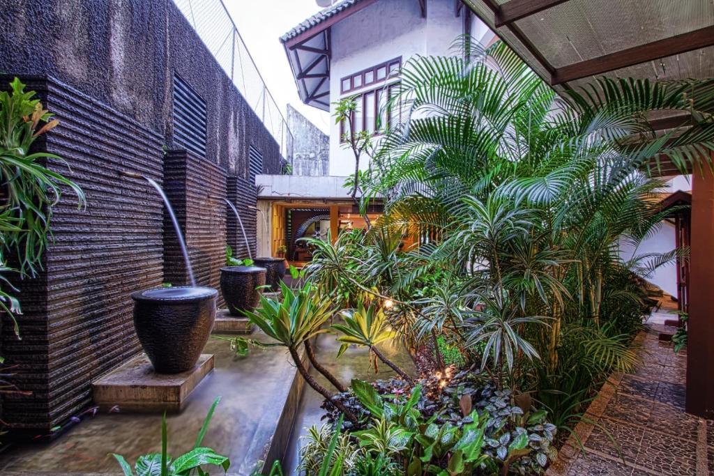 Hotel Montana Malang Extérieur photo